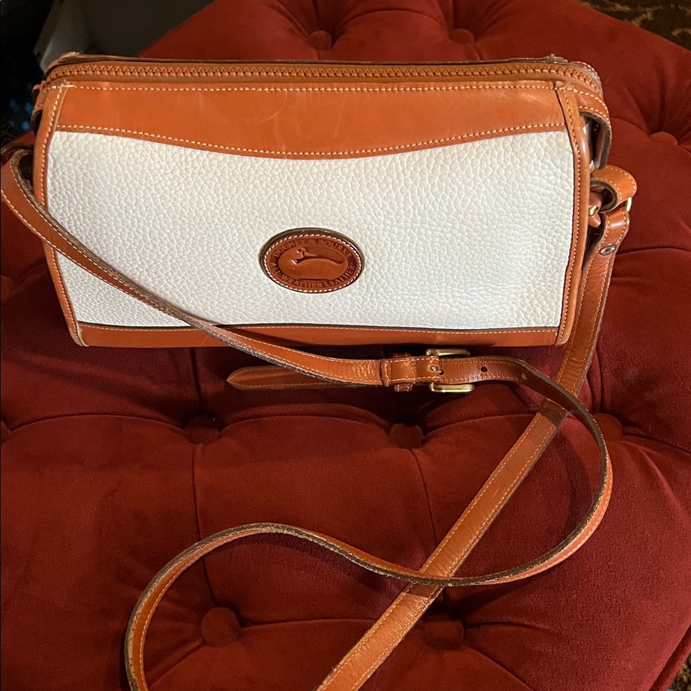 Dooney & Bourke Vintage White Shoulder Bag - Picture 10 of 14